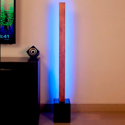 Luminária de Chão Madeira Reta com Base de Concreto – LED Integrado